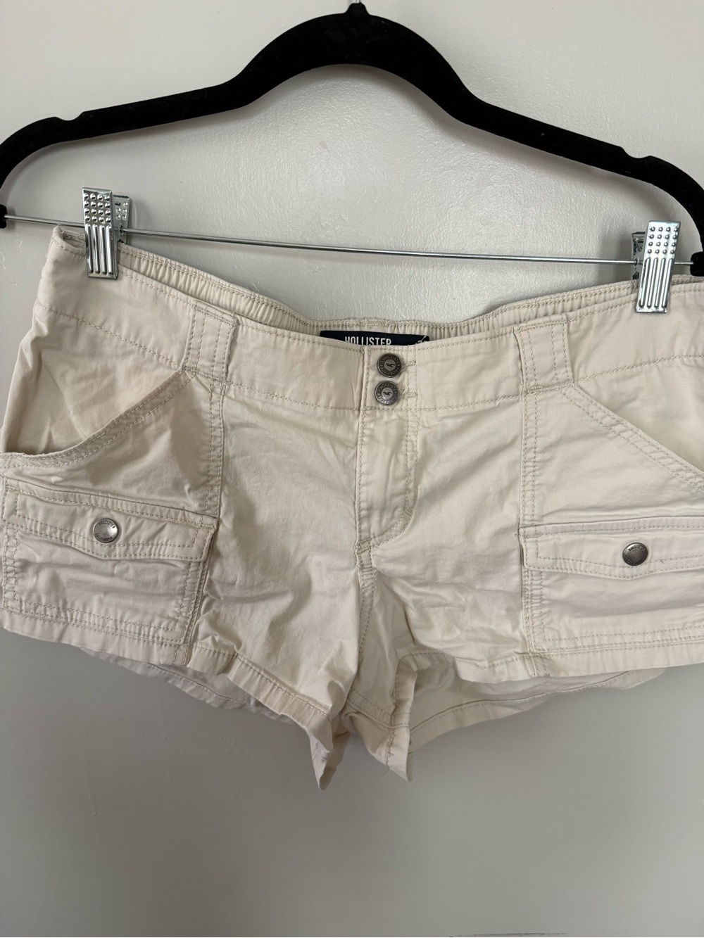Hollister Cream Low-Rise Kids Shorts